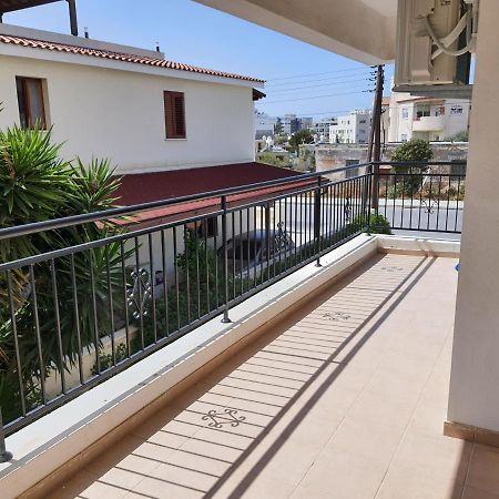 Lovely Apartment At The City Center Of Paphos Exteriör bild