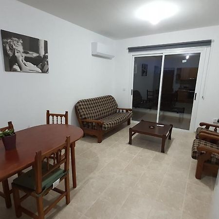 Lovely Apartment At The City Center Of Paphos Exteriör bild