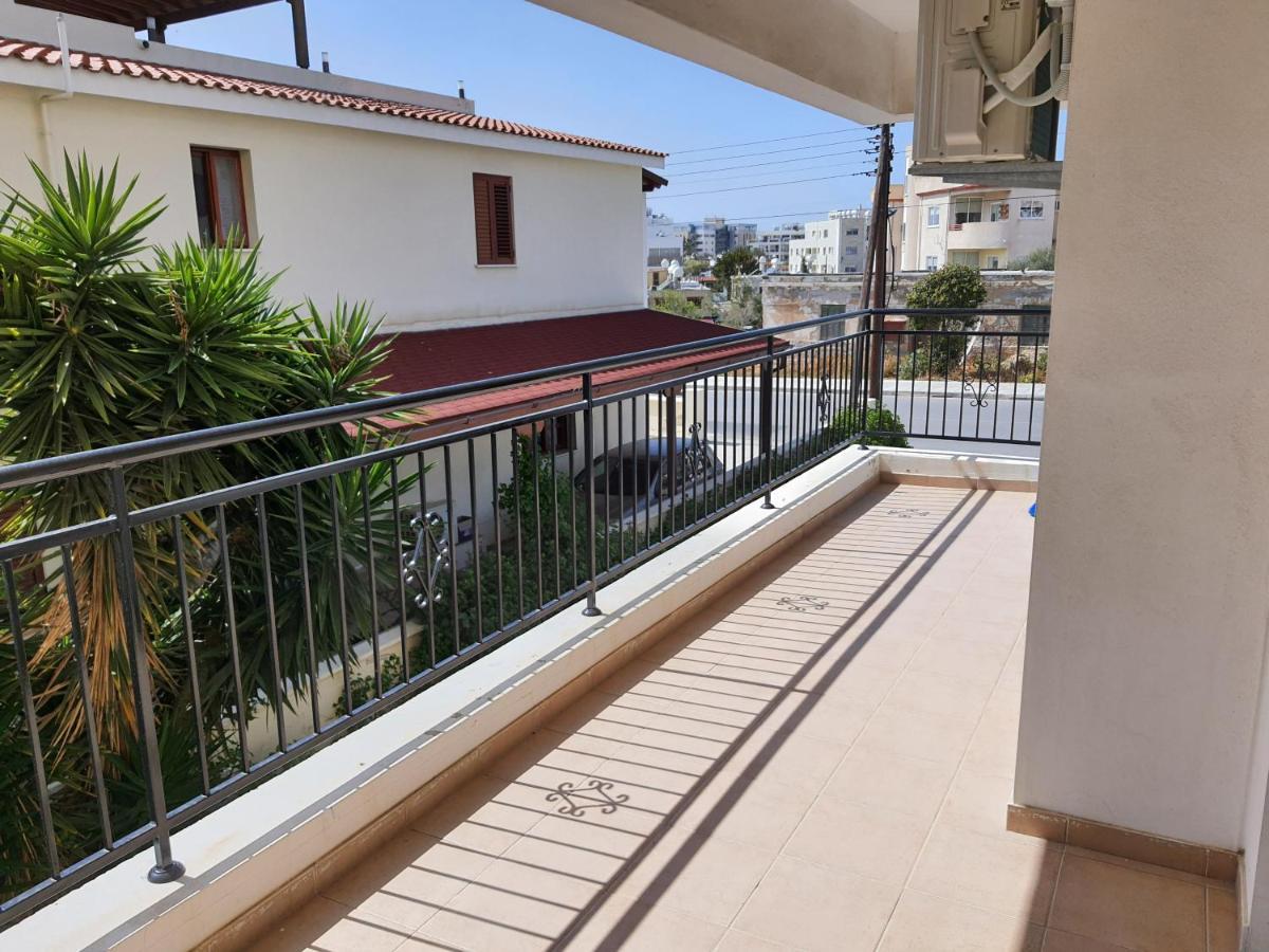 Lovely Apartment At The City Center Of Paphos Exteriör bild