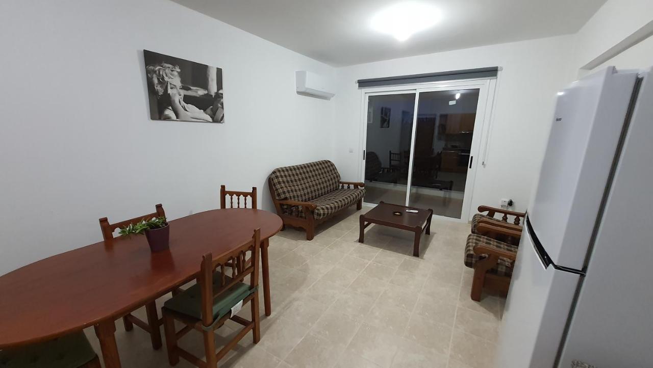 Lovely Apartment At The City Center Of Paphos Exteriör bild